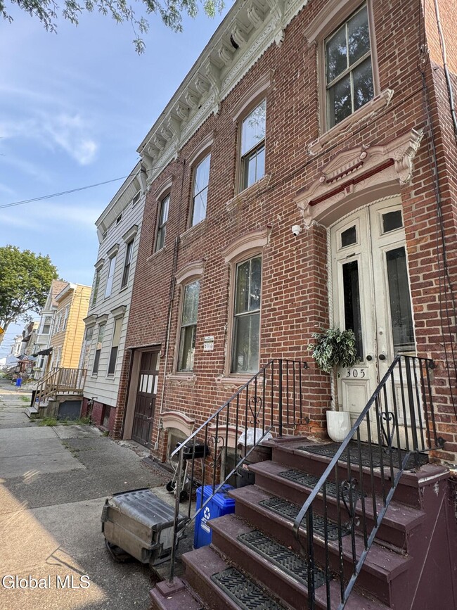 305 2nd St in Albany, NY - Building Photo - Building Photo