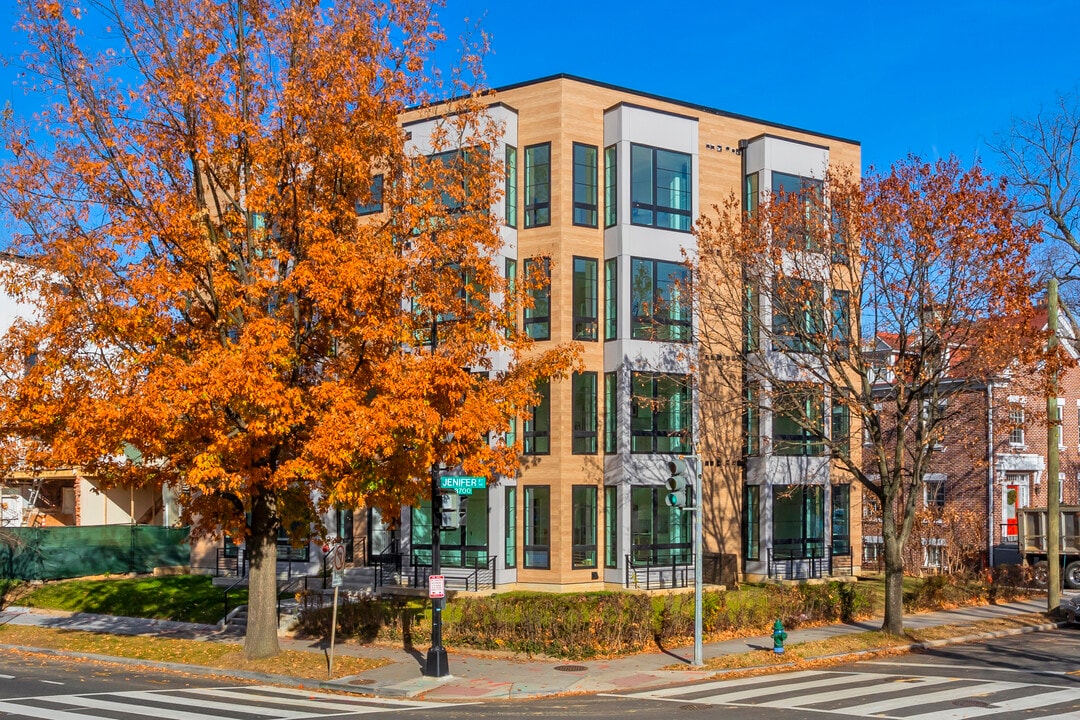 5301 Connecticut Ave NW in Washington, DC - Building Photo