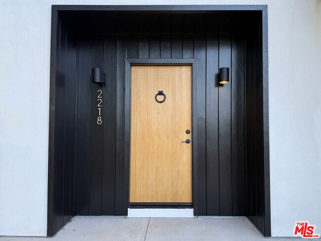 2218 Aaron St in Los Angeles, CA - Building Photo - Building Photo
