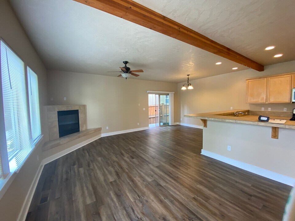 20183 Merriewood Ln in Bend, OR - Foto de edificio