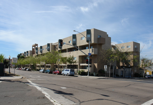 Hacienda Townhomes in San Diego, CA - Building Photo - Building Photo