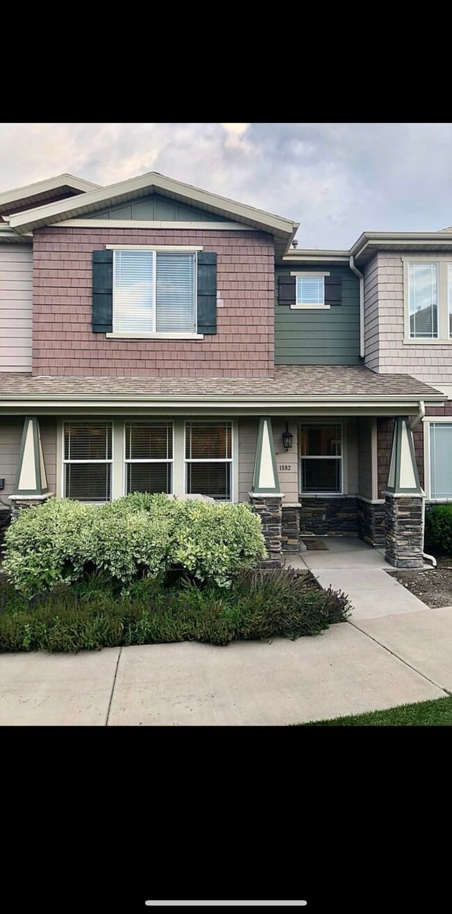 property at 1582 W 10 S