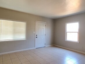 218 Colin B Kelly Dr in Bakersfield, CA - Building Photo - Building Photo