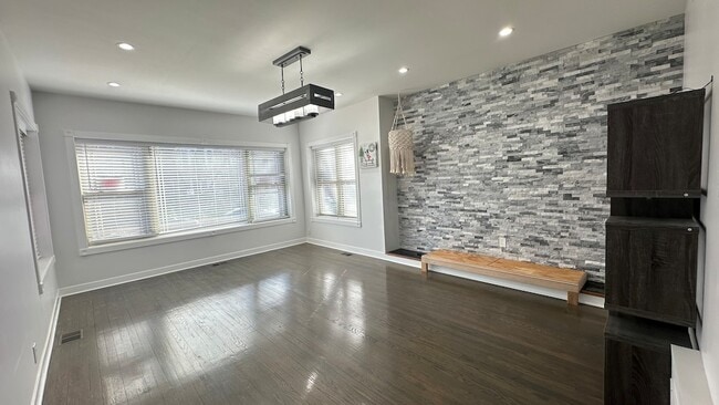 5716 N Campbell Ave in Chicago, IL - Building Photo - Building Photo