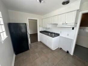 22788 Rosalind Ave in Eastpointe, MI - Building Photo - Building Photo