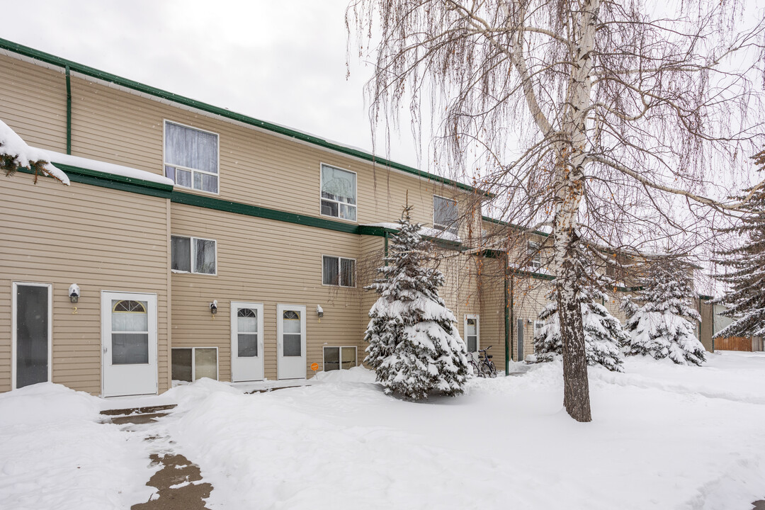 Westmount Place Condominiums in Strathmore, AB - Building Photo