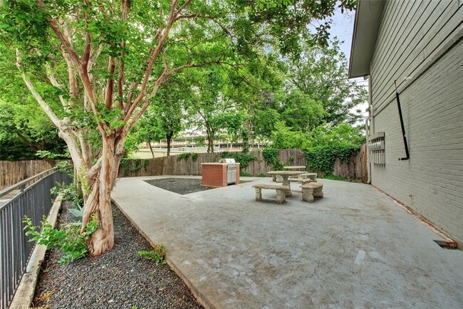 property at 2122 Hancock Dr