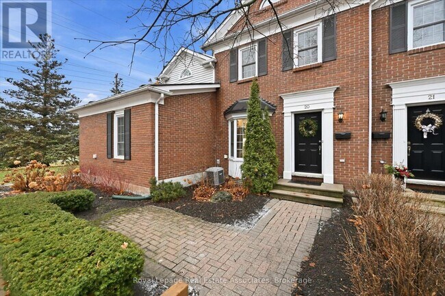 1280 Maple Crossing Blvd in Burlington, ON - Building Photo - Building Photo