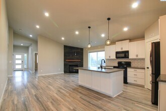 401 West Trinity Pr NW in Benton City, WA - Building Photo - Building Photo