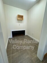 4 Lawrence Plain Rd in Hadley, MA - Building Photo - Building Photo