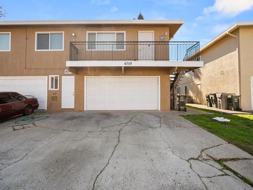 4359 Shining Star Dr, Unit A in Sacramento, CA - Foto de edificio