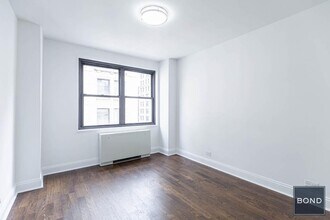 96 5th Ave in New York, NY - Building Photo - Building Photo