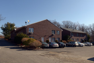 Lakeside Apartments in North Attleboro, MA - Building Photo - Building Photo