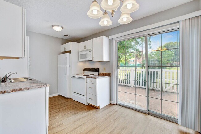 107 Hickory Ln in Ladson, SC - Building Photo - Building Photo