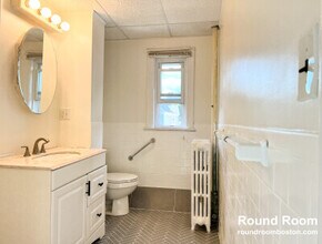 14 Smythe St, Unit #3 in Brookline, MA - Building Photo - Building Photo