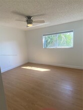 2760 W 76th St, Unit 202 in Hialeah, FL - Building Photo - Building Photo