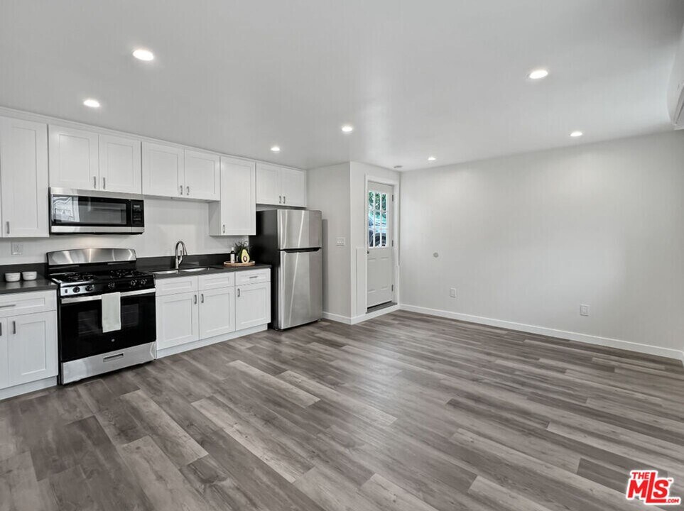 3411 1/4 Glenalbyn Dr in Los Angeles, CA - Foto de edificio