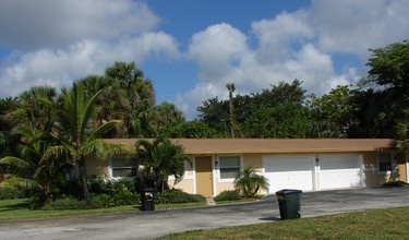 3515-3566 Burma Cir in Palm Beach Gardens, FL - Building Photo - Building Photo