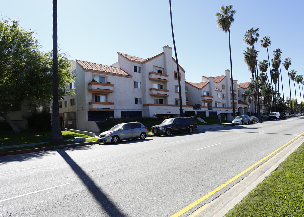 Palm Terrace in Van Nuys, CA - Building Photo