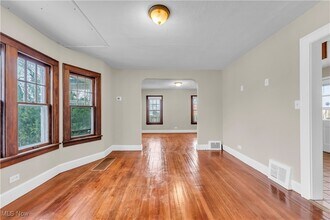 221 E 266th St in Euclid, OH - Building Photo - Building Photo