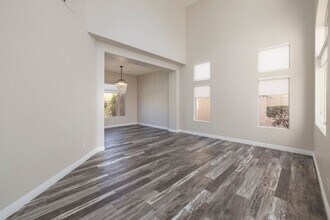 1624 Desert Fort St in Las Vegas, NV - Building Photo - Building Photo