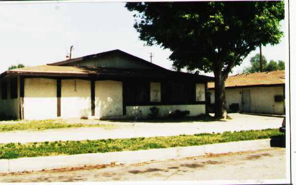 430 N Parkside Dr in Ontario, CA - Building Photo