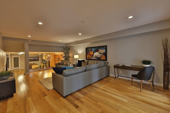 10154-10103 103 St NW