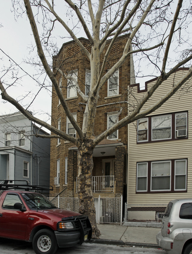 42 Poplar St in Jersey City, NJ - Building Photo - Building Photo