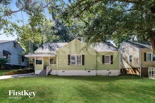 390 Hillside Dr SW in Atlanta, GA - Building Photo