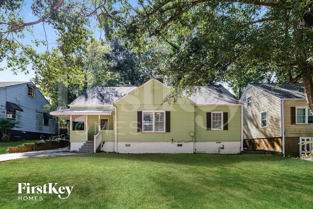 390 Hillside Dr SW in Atlanta, GA - Building Photo