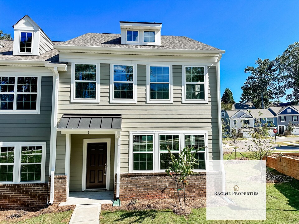 1 Trakas Court in Travelers Rest, SC - Building Photo