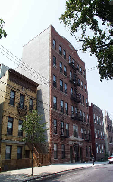 200 E 166th St in Bronx, NY - Foto de edificio