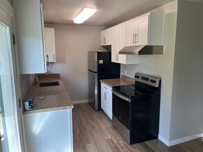 18730 Yew Way, Unit B in Snohomish, WA - Foto de edificio - Building Photo