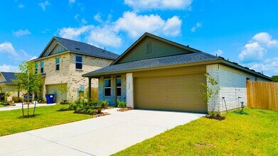 206 Amy St in Angleton, TX - Building Photo - Building Photo