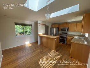 1524 NE 75th St in Seattle, WA - Foto de edificio - Building Photo
