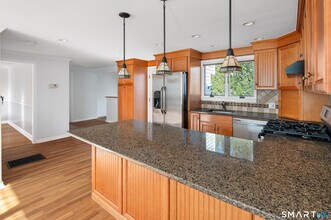 37 Gaymoor Dr in Stamford, CT - Building Photo - Building Photo