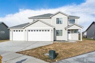 506 E Grace Taylor St in Moses Lake, WA - Building Photo