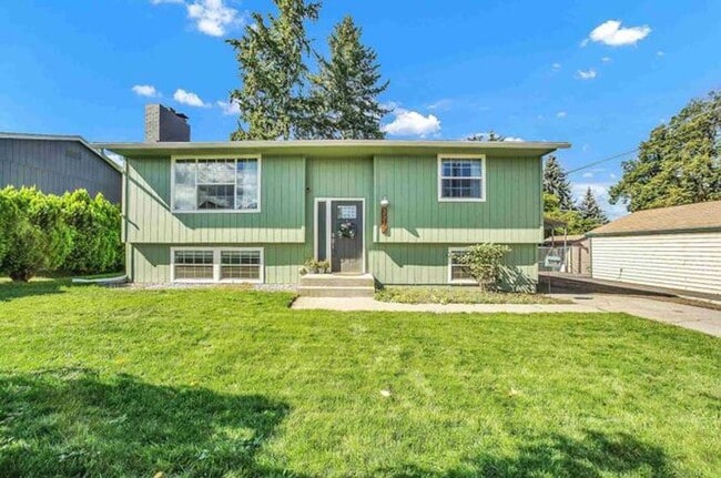 property at 2212 S Myrtle St