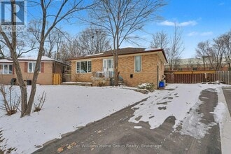 18 Gower Ct in Halton Hills, ON - Building Photo - Building Photo