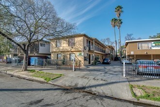 Sunset Apartments in Stockton, CA - Building Photo - Building Photo