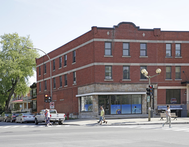 6050-6052 Sherbrooke Rue O in Montréal, QC - Building Photo - Building Photo