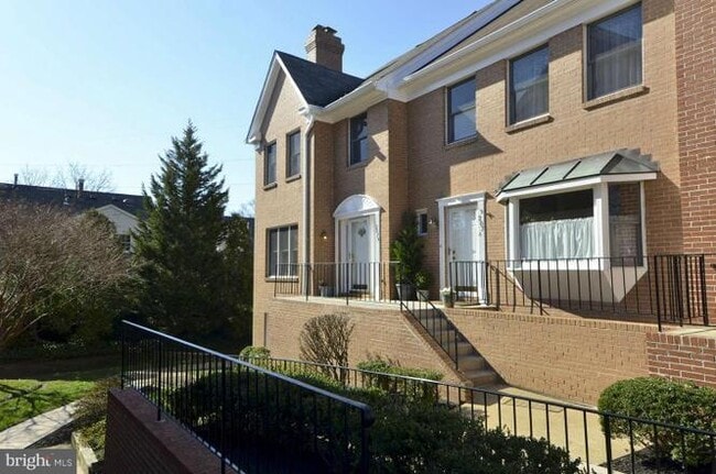 207B Locust St SE, Unit 207B