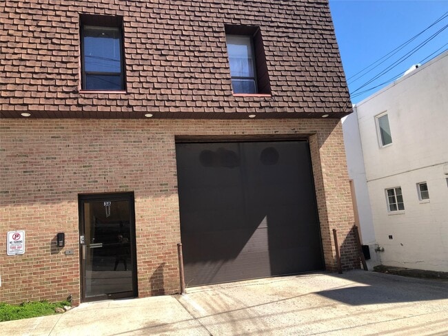 property at 38 Sintsink Dr E