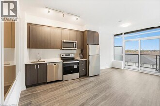 1010 Dundas St E in Whitby, ON - Building Photo - Building Photo