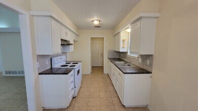 1105 Genoa Ave in Lubbock, TX - Building Photo - Building Photo