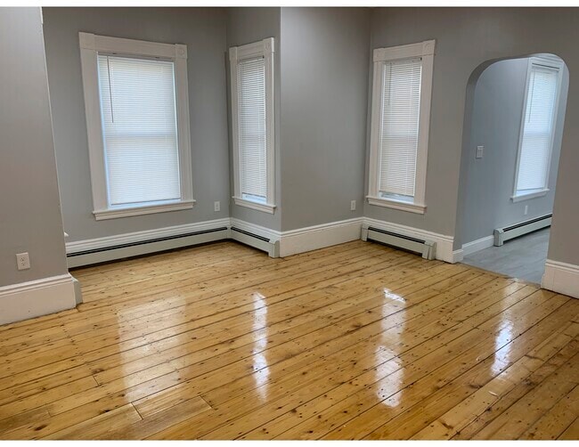 153 Chestnut St in Waltham, MA - Foto de edificio - Building Photo