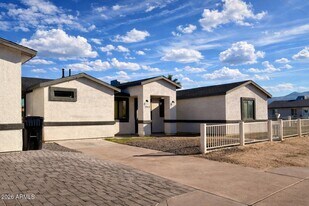 2002 E St Anne Ave in Phoenix, AZ - Building Photo