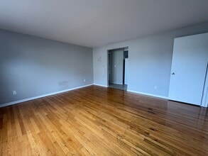 880 First Ave, Unit 1 in West Haven, CT - Foto de edificio - Building Photo