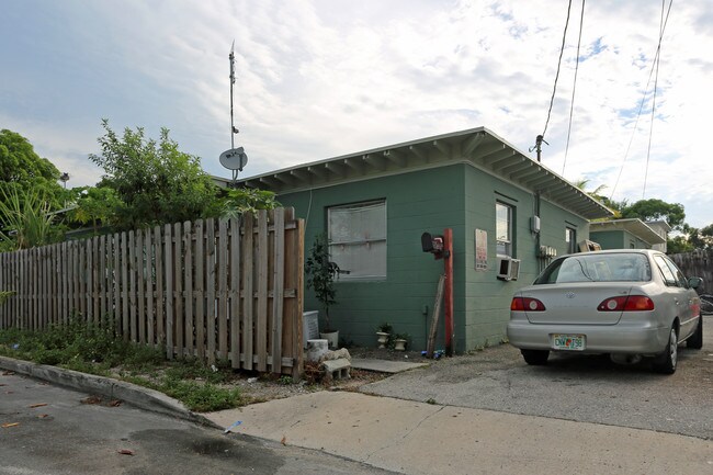 3809 Miller Ave in West Palm Beach, FL - Building Photo - Building Photo