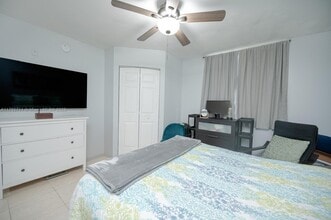 11133 SW 8th St in Pembroke Pines, FL - Building Photo - Building Photo